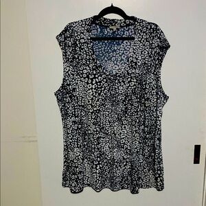 3X Laura Plus Black and White Sleeveless Relaxed Blouse